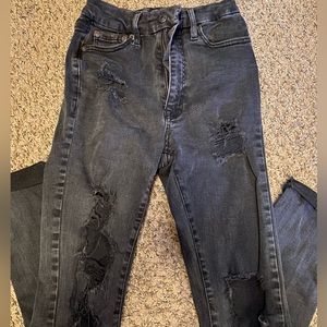 Women’s black Aeropostale ripped skinny jeans